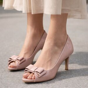 Kelly and Katie Blush Colored Patented Leather 3 1/2” Heels with Bow Size 8.5